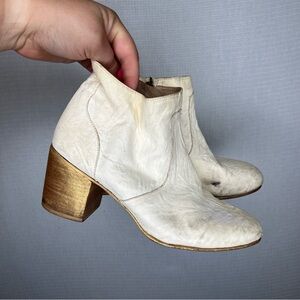 Esquivel | Elegant Cream‎ Ankle Boots with Wooden Heel 8